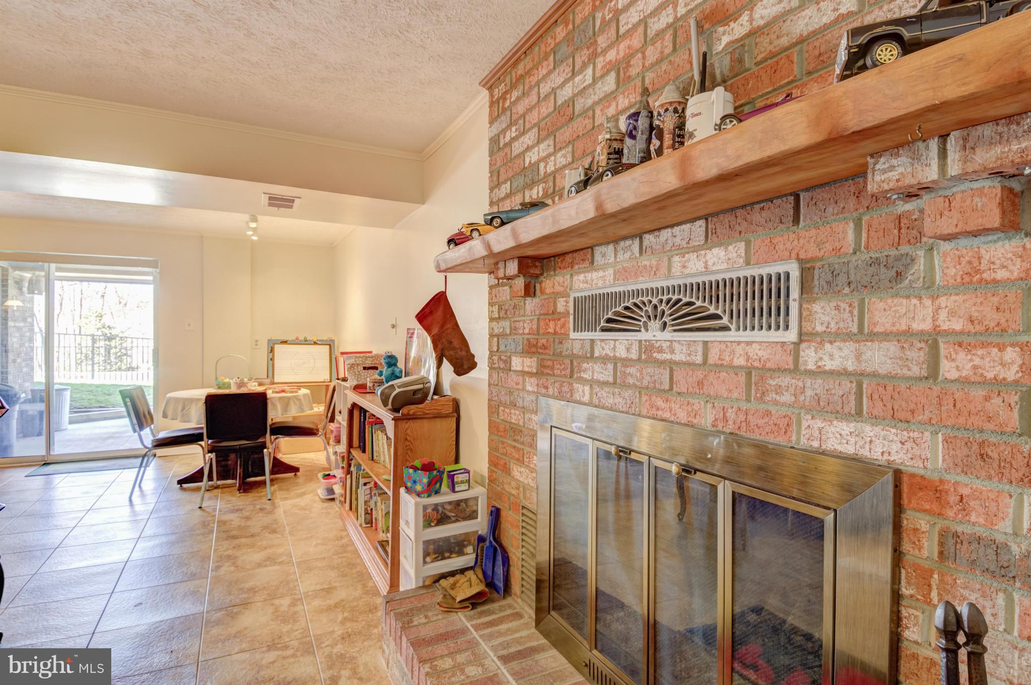 85-m F M F Bowen Road Huntingtown, MD 20639 - Photo 23 of 30 Family Room