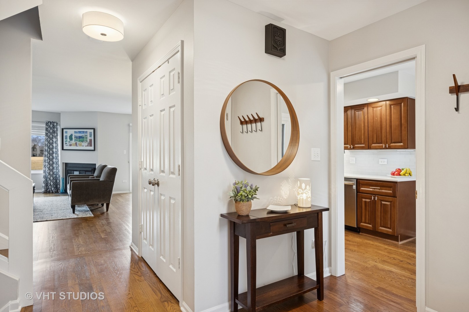 446 Shoreline Road Lake Barrington, IL 60010 - Photo 12 of 34 Gallery Image 12