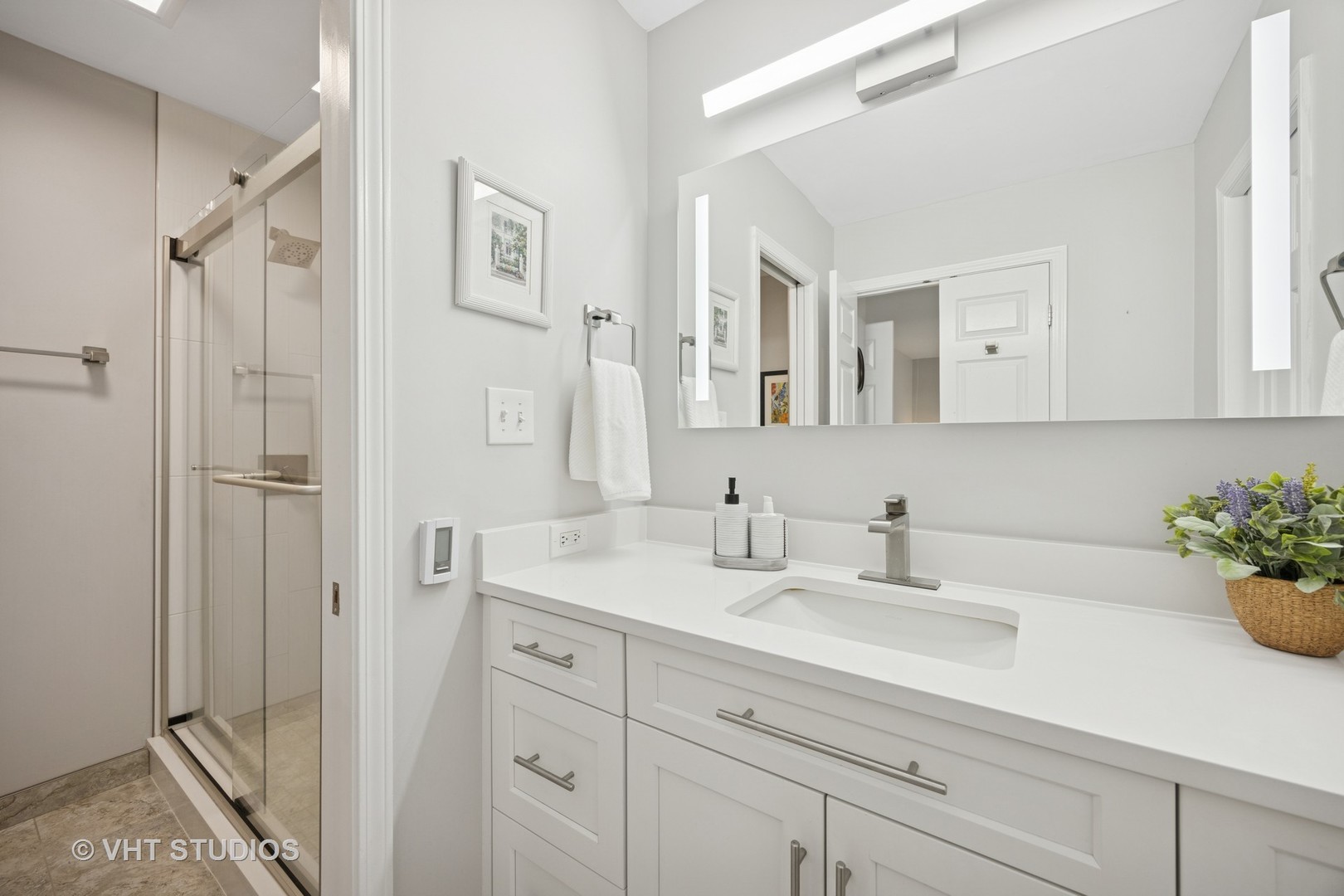 446 Shoreline Road Lake Barrington, IL 60010 - Photo 16 of 34 Gallery Image 16