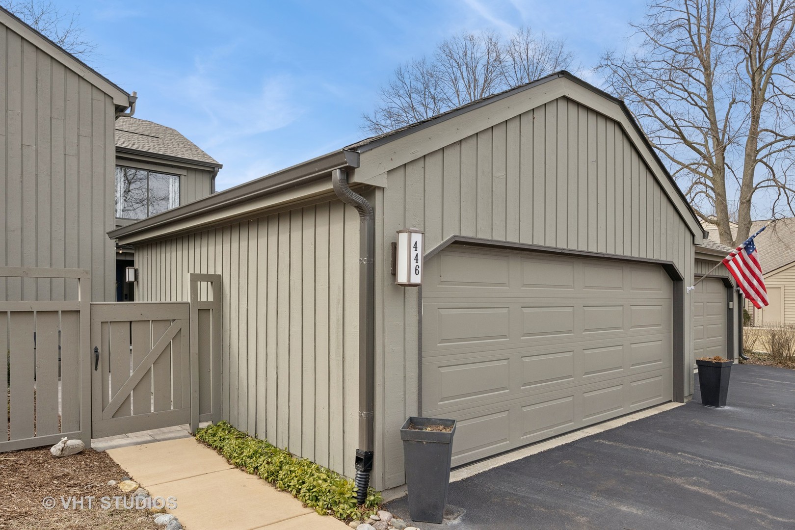 446 Shoreline Road Lake Barrington, IL 60010 - Photo 2 of 34 Gallery Image 2