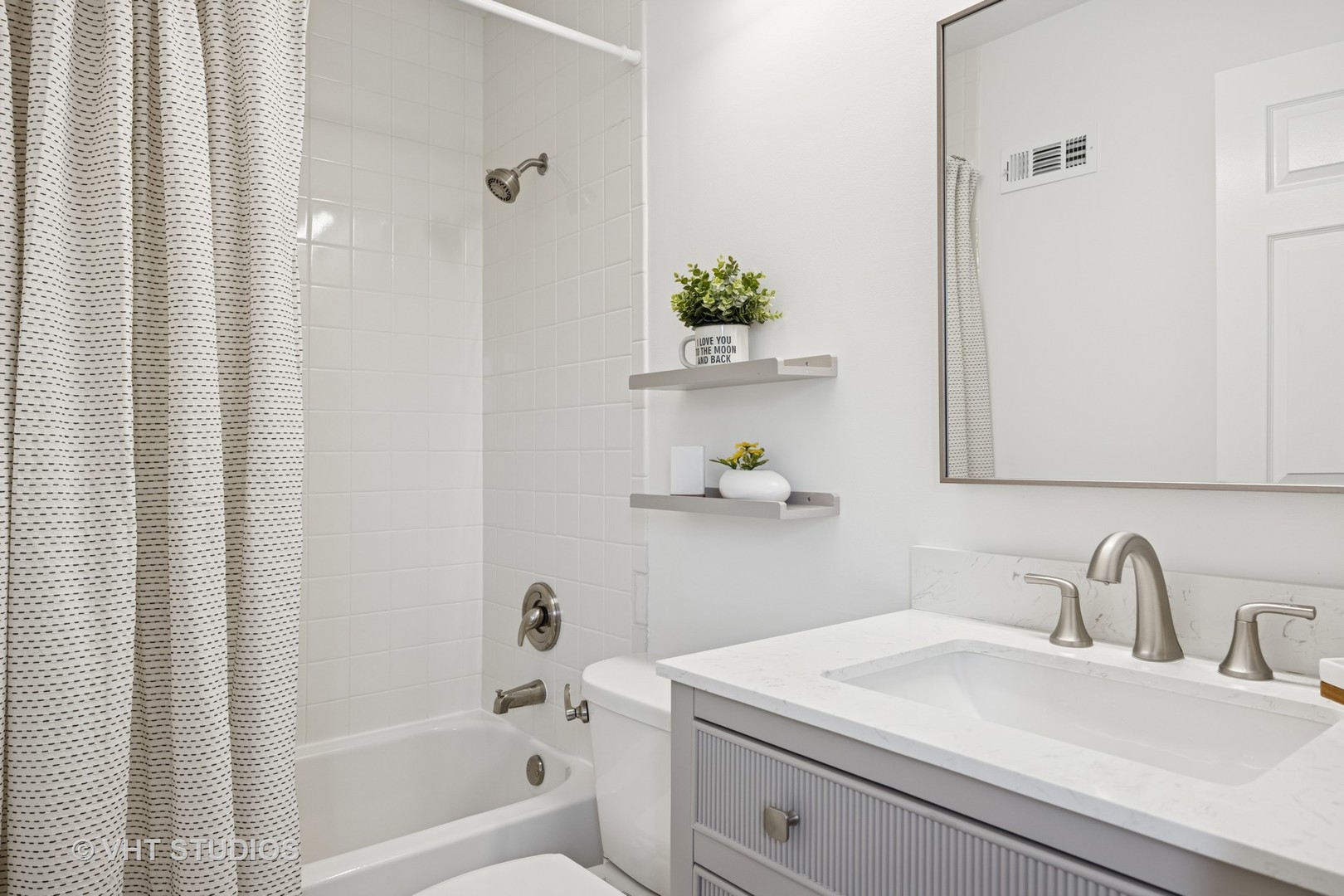 446 Shoreline Road Lake Barrington, IL 60010 - Photo 21 of 34 Gallery Image 21