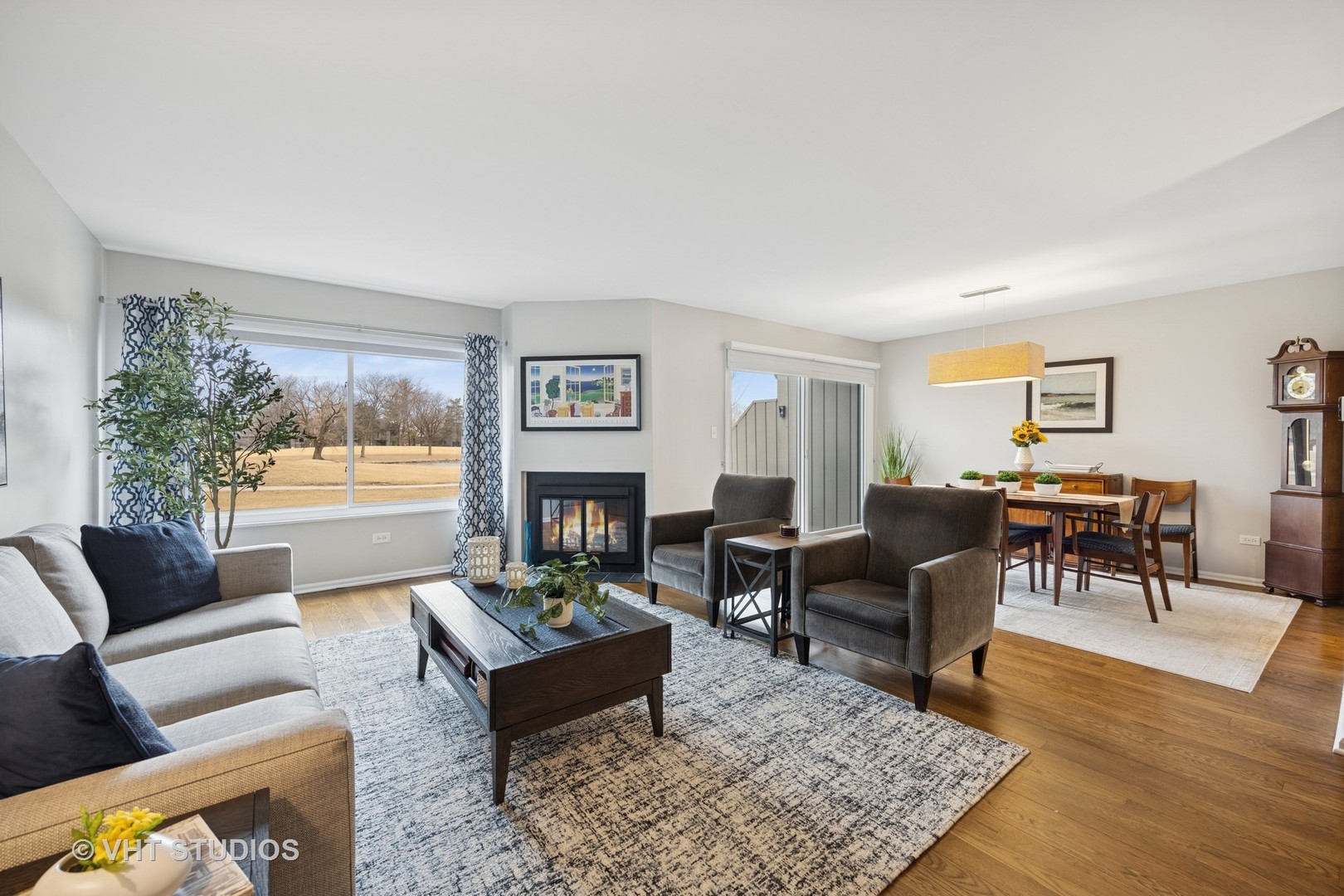 446 Shoreline Road Lake Barrington, IL 60010 - Photo 4 of 34 Gallery Image 4