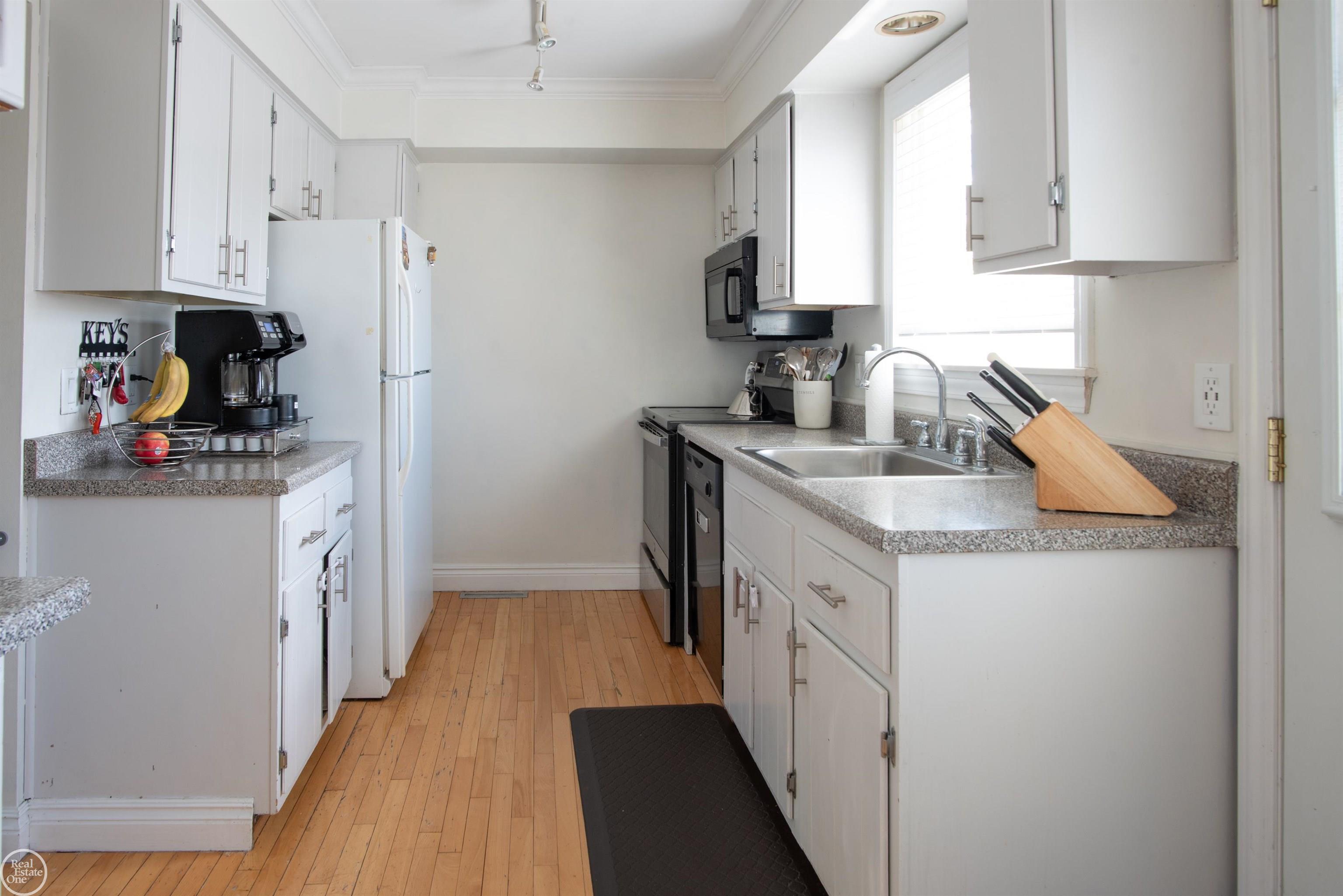 444 Miller Avenue Rochester, MI 48307 - Photo 5 of 19 Gallery Image 5