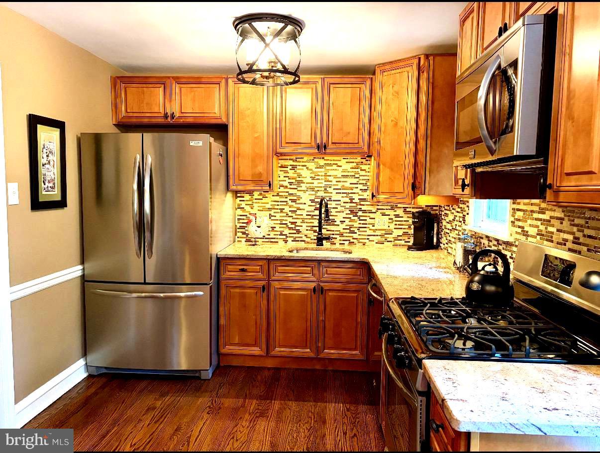 552 Custis Road Glenside, PA 19038 - Photo 3 of 29