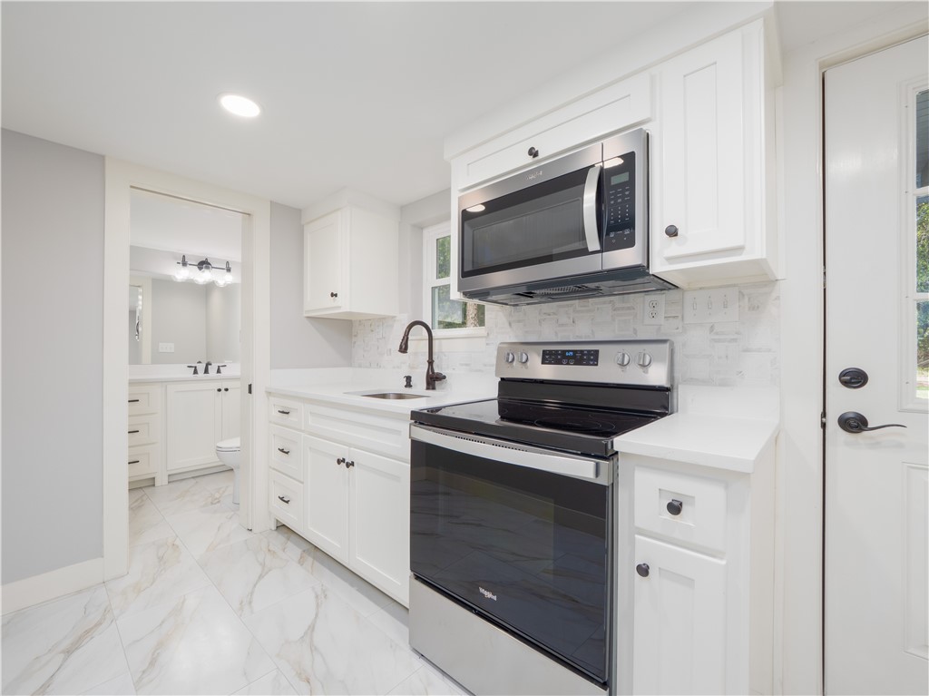160 Butler Lake Drive St. Simons Island, GA 31522 - Photo 25 of 34 Kitchenette
