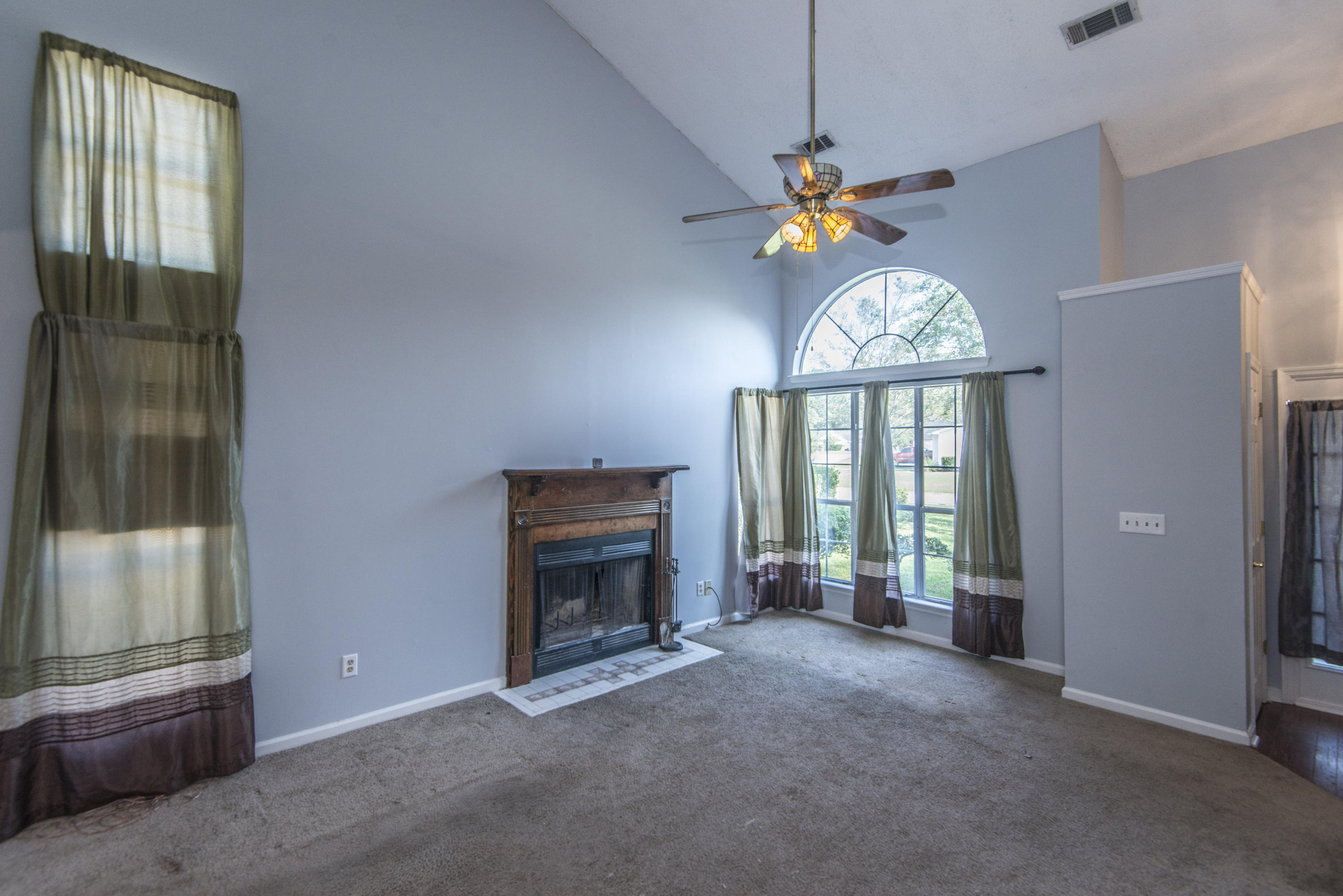 180 Paddock Way Summerville, SC 29486 - Photo 4 of 36 _DSC0835