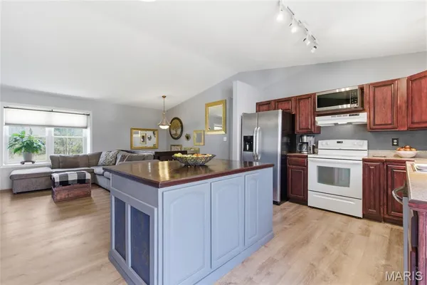 $269,900 | 1003 Mitchell Way, Pacific, MO 63069