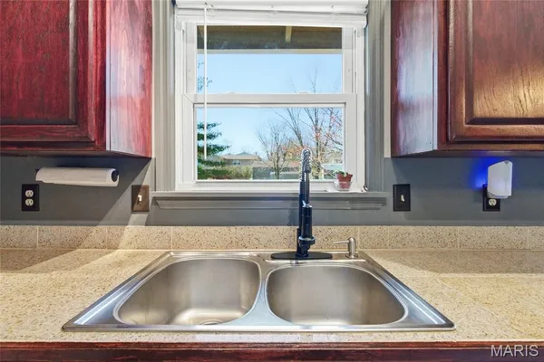 $269,900 | 1003 Mitchell Way, Pacific, MO 63069