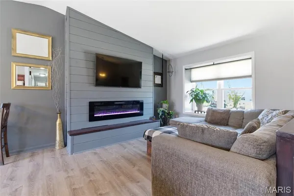 $269,900 | 1003 Mitchell Way, Pacific, MO 63069