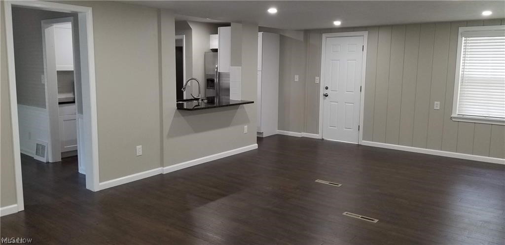 4303 Elmwood Road Cleveland, OH 44121 - Photo 14 of 35