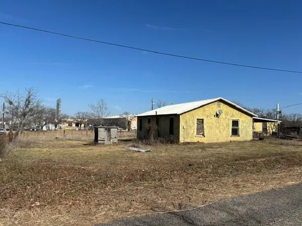 $69,900 | 501 East 19th Street, Cisco, TX 76437