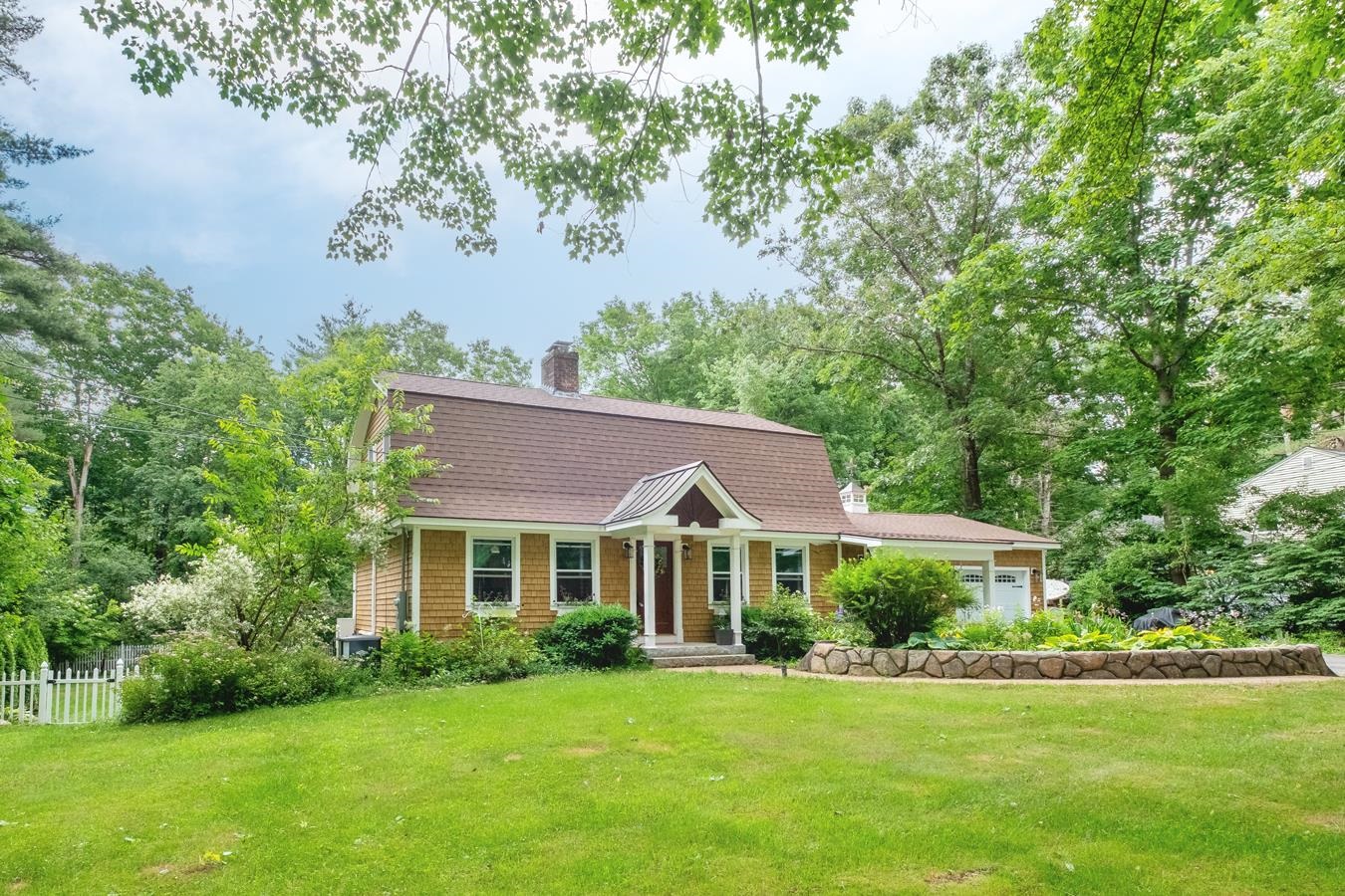 19 Thomas Street Rochester, NH 03867 - Photo 1 of 37