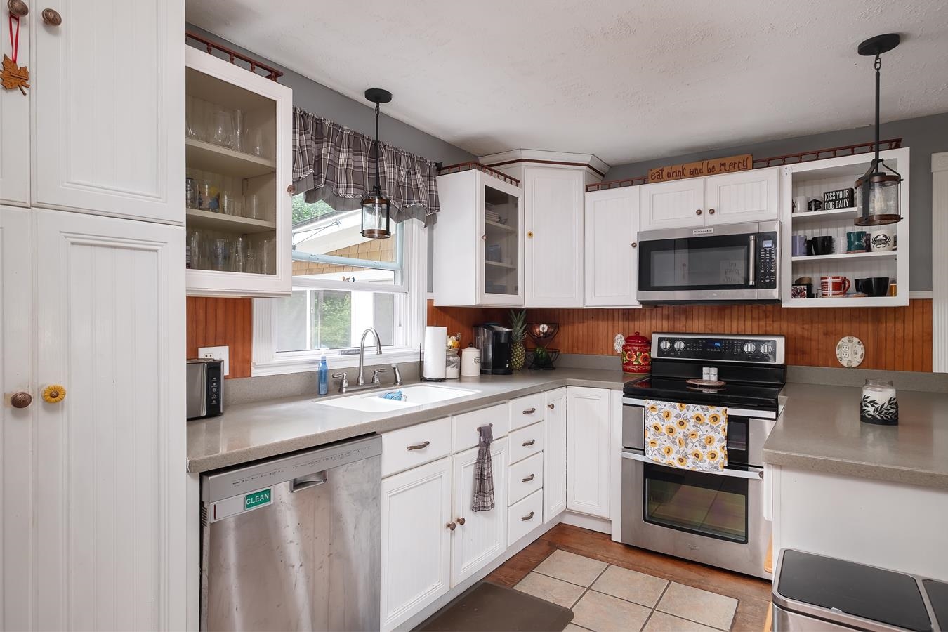 19 Thomas Street Rochester, NH 03867 - Photo 11 of 37