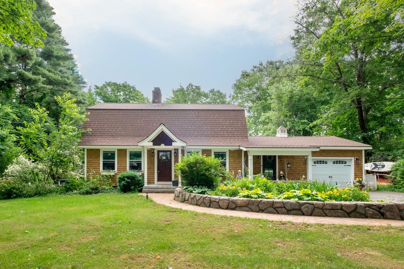 19 Thomas Street Rochester, NH 03867 - Photo 2 of 37
