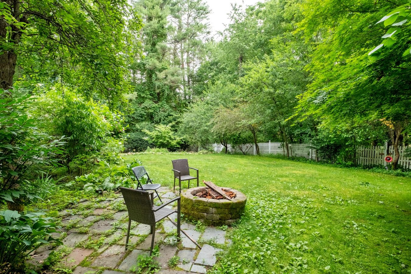 19 Thomas Street Rochester, NH 03867 - Photo 4 of 37