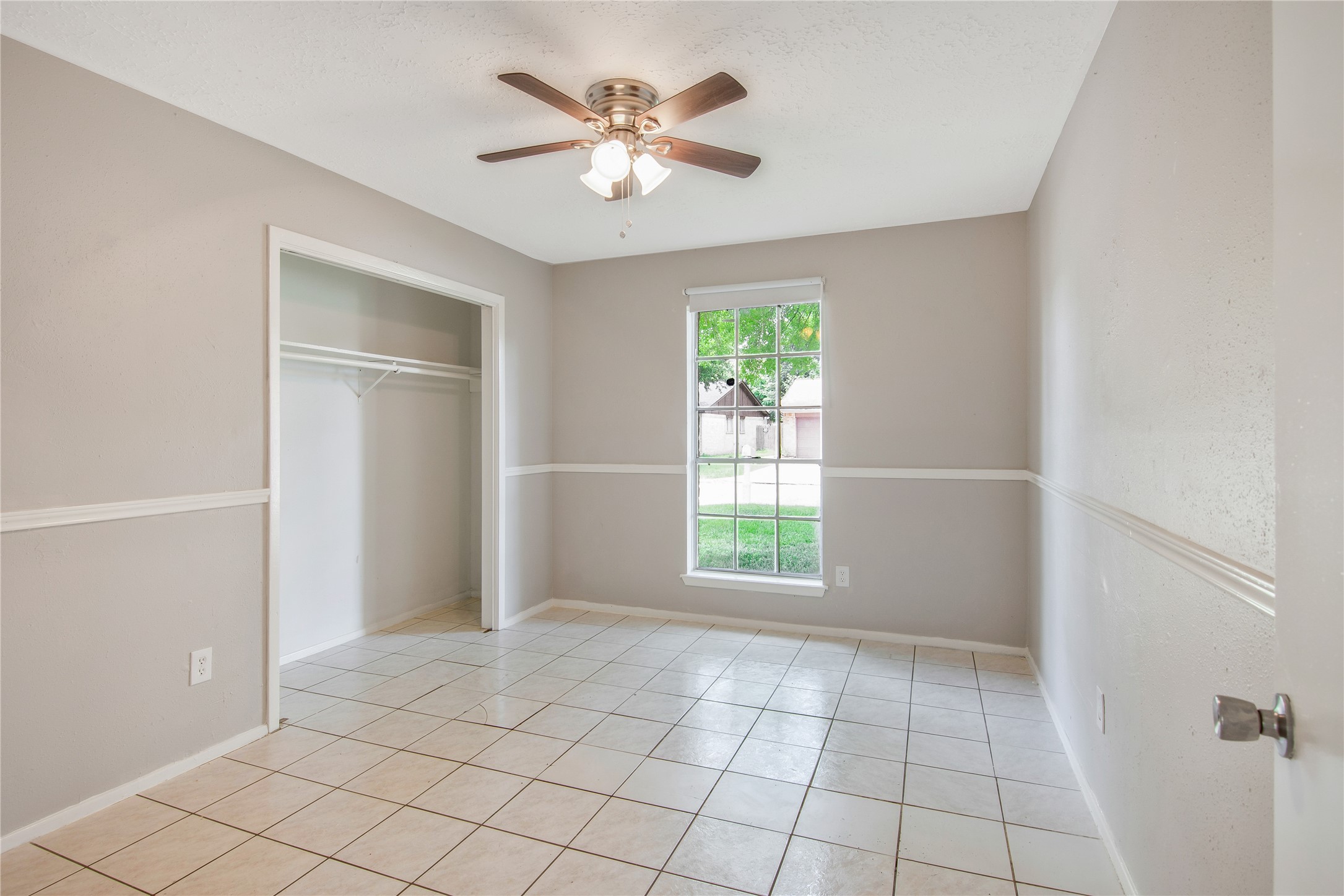 11710 Old Telegraph Road Houston, TX 77067 - Photo 14 of 24 Front bedroom with ceiling fan