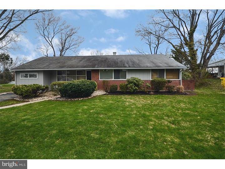 1203 Cromwell Road Glenside, PA 19038 - Photo 2 of 23 Front Yard