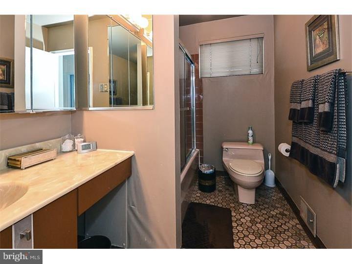 1203 Cromwell Road Glenside, PA 19038 - Photo 17 of 23 Bathroom