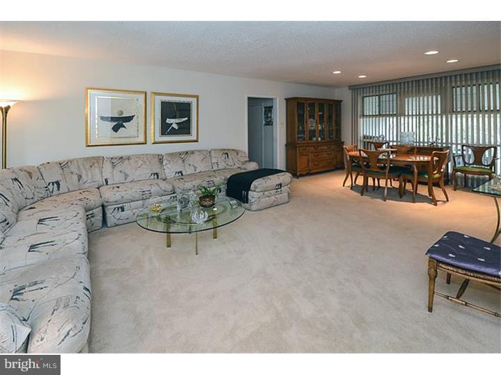 1203 Cromwell Road Glenside, PA 19038 - Photo 4 of 23 Living Room