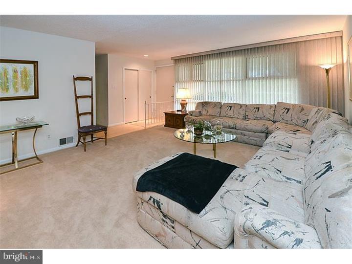 1203 Cromwell Road Glenside, PA 19038 - Photo 5 of 23 Living Room