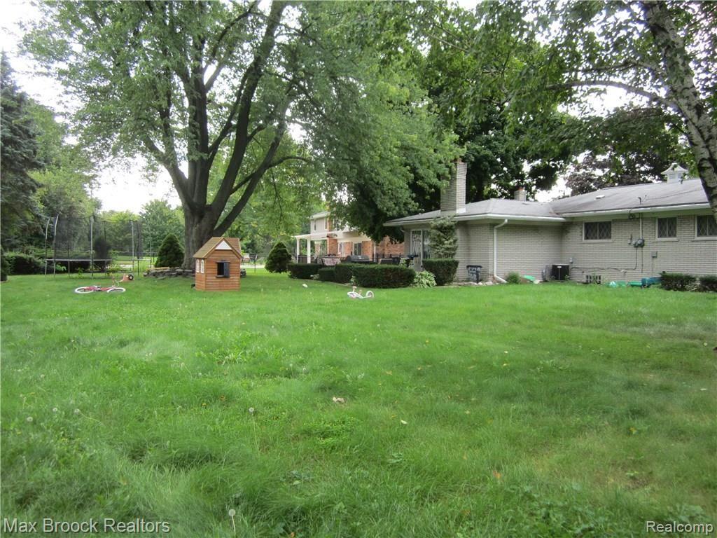 2739 Rambling Way Bloomfield Hills, MI 48302 - Photo 2 of 4 052.JPG