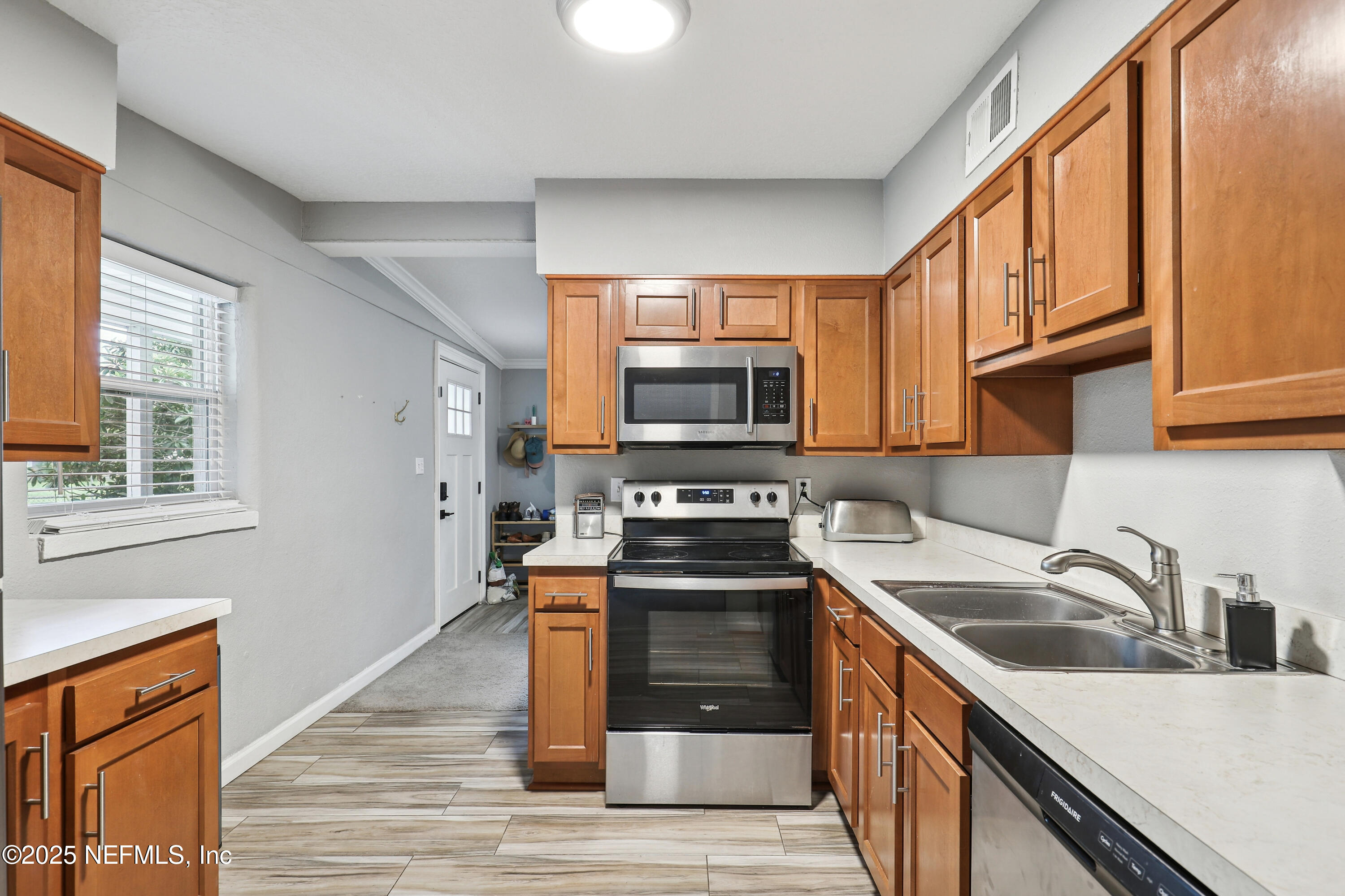 1904 Cortez Road Jacksonville, FL 32246 - Photo 4 of 38 23