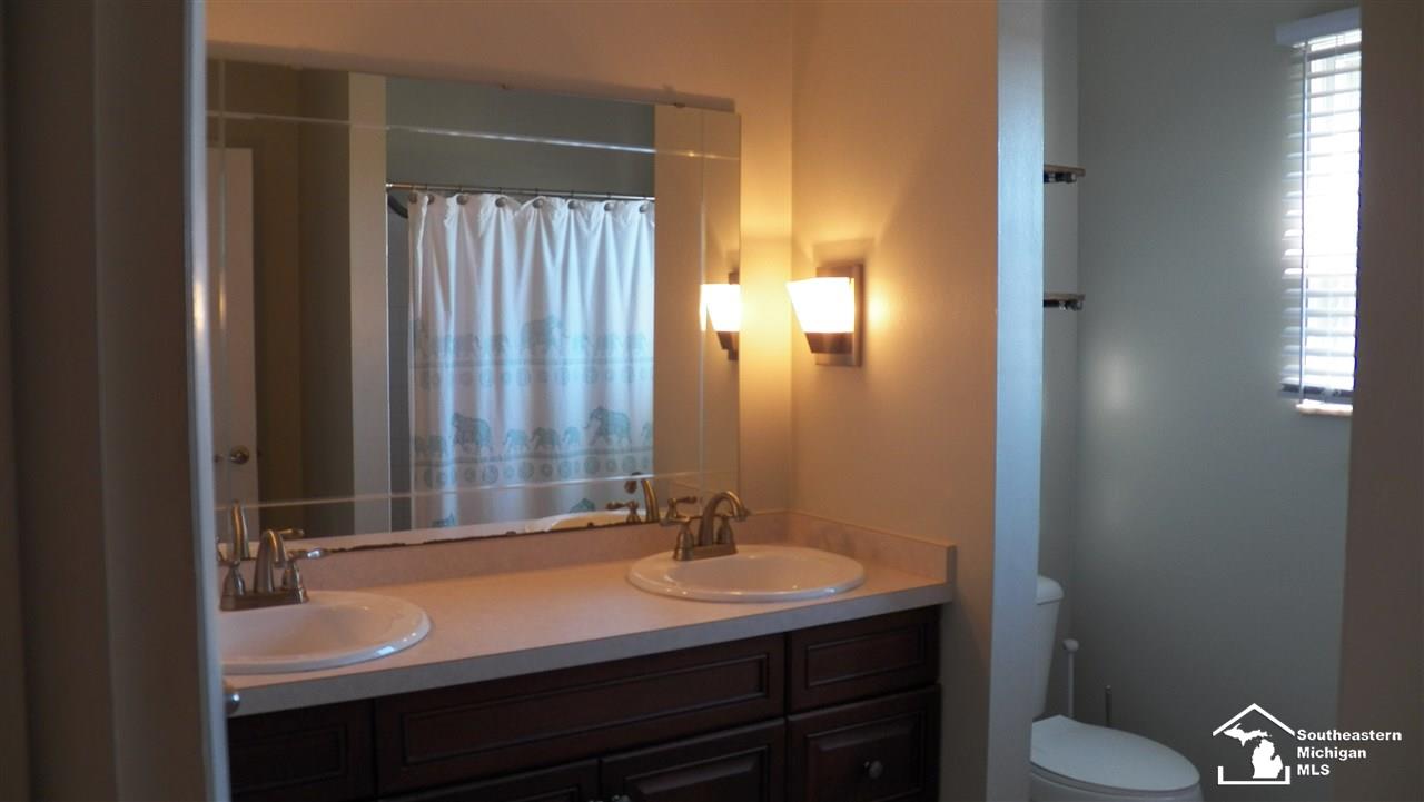 707 East Erie Road Temperance, MI 48182 - Photo 10 of 18 31376528-9.JPG