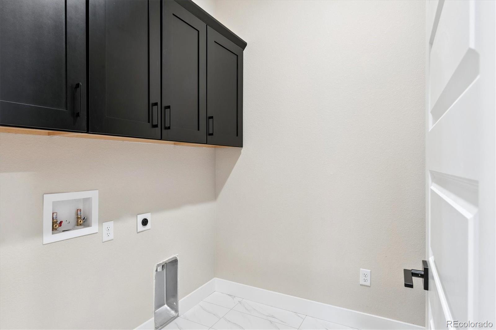 1288 Oleander Street Castle Rock, CO 80109 - Photo 24 of 29 a view of cupboard