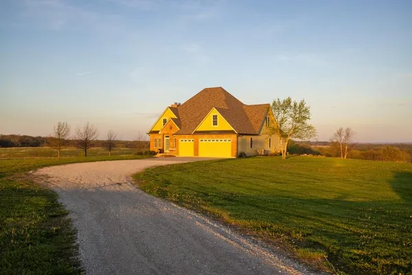 $1,000,000 | 1978 Southwest County Road 11517, Rich Hill, MO 64779