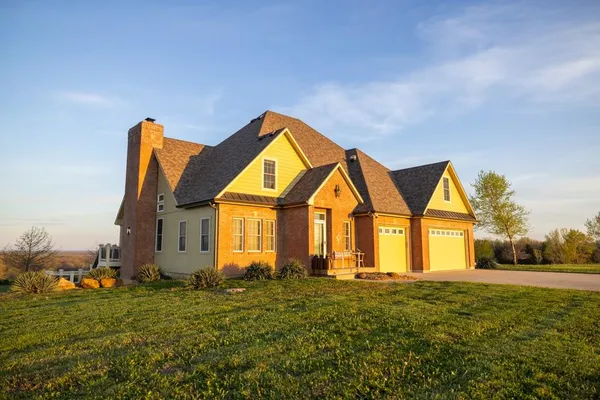 $1,000,000 | 1978 Southwest County Road 11517, Rich Hill, MO 64779