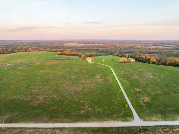 $1,000,000 | 1978 Southwest County Road 11517, Rich Hill, MO 64779