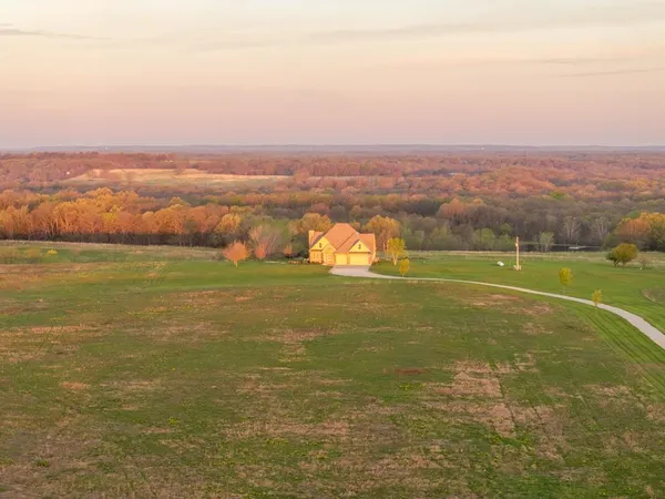 $1,000,000 | 1978 Southwest County Road 11517, Rich Hill, MO 64779