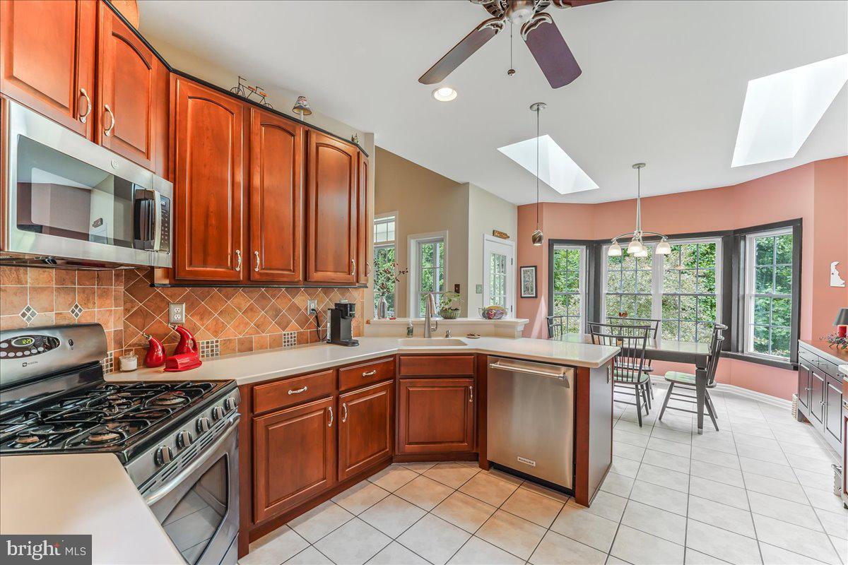 2 Brentwood Road Boothwyn, PA 19061 - Photo 17 of 60 Kitchen with breakfast room