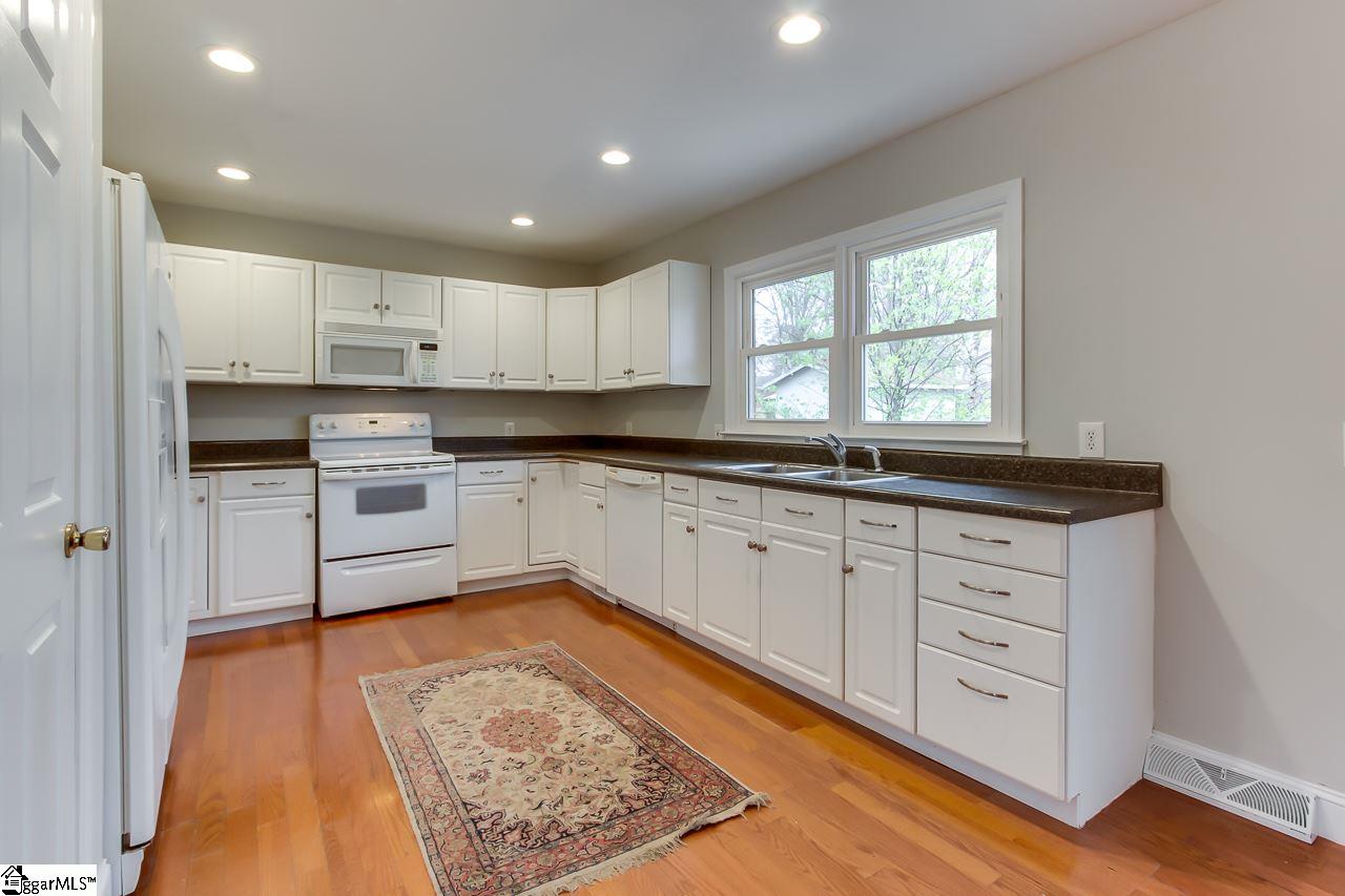 303 Mapleton Drive Greenville, SC 29607 - Photo 12 of 31