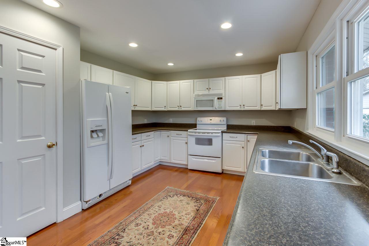 303 Mapleton Drive Greenville, SC 29607 - Photo 13 of 31