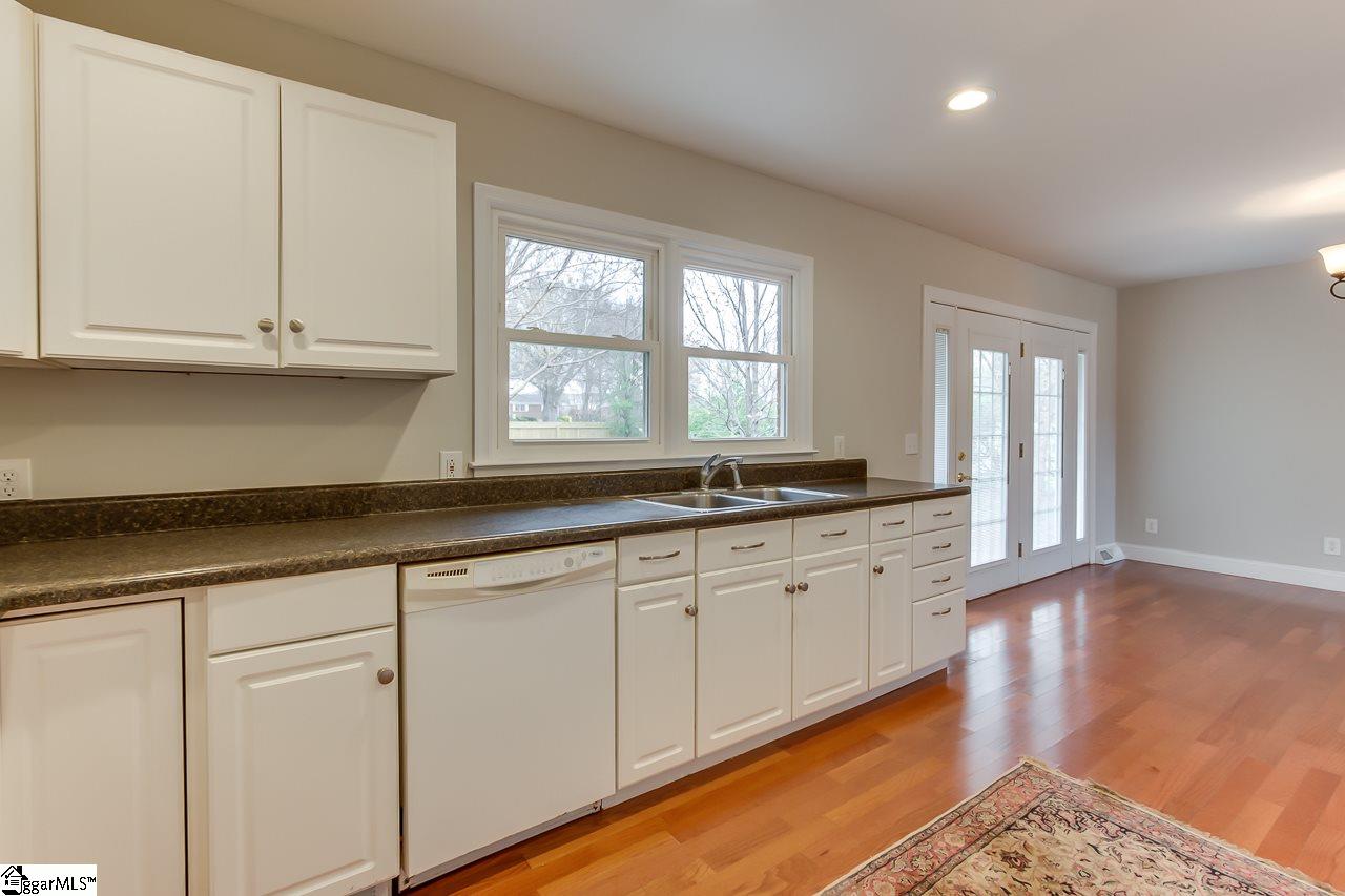 303 Mapleton Drive Greenville, SC 29607 - Photo 15 of 31