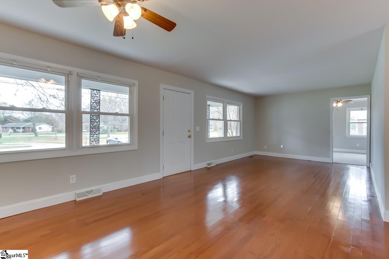 303 Mapleton Drive Greenville, SC 29607 - Photo 4 of 31