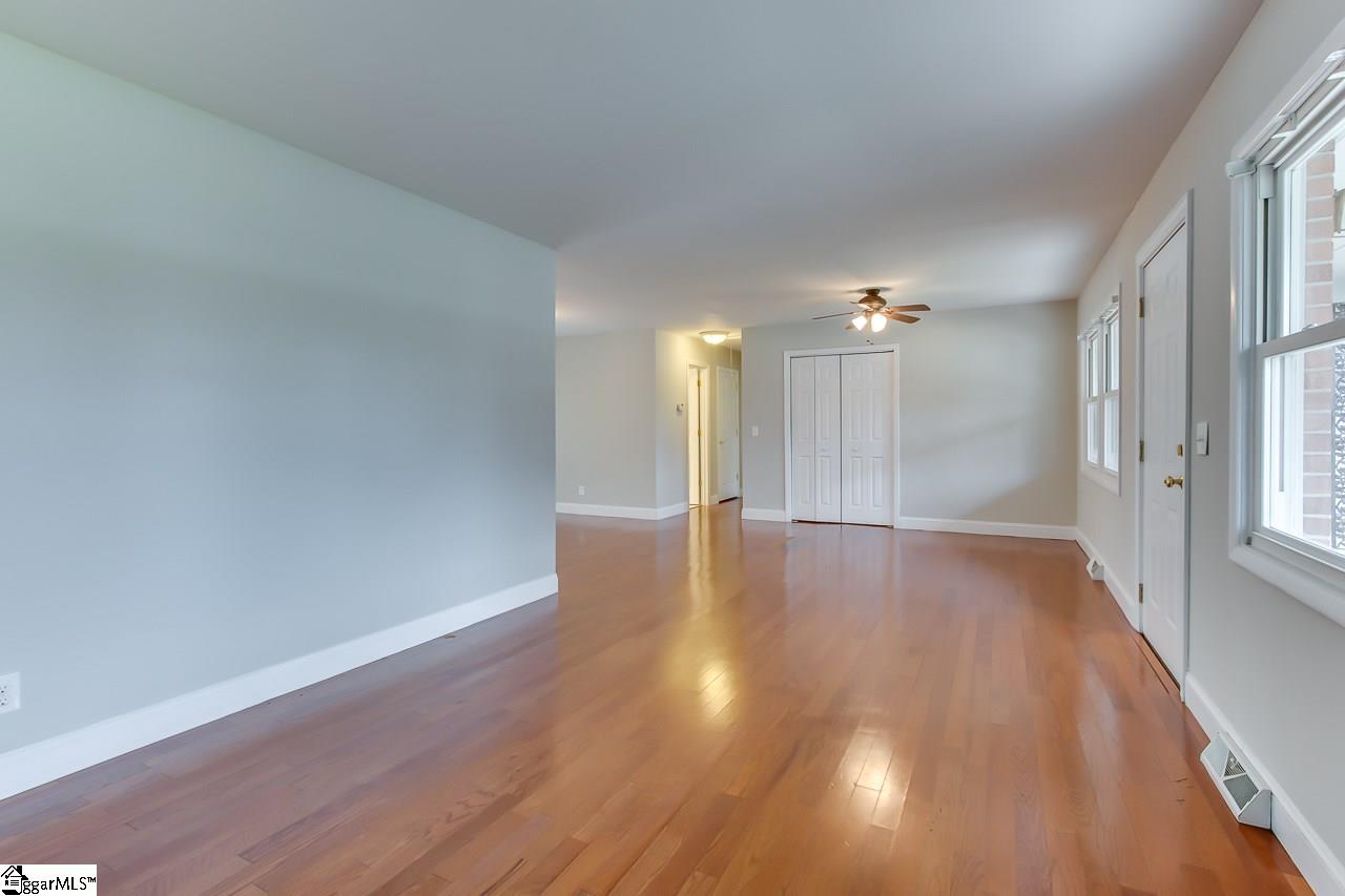 303 Mapleton Drive Greenville, SC 29607 - Photo 6 of 31