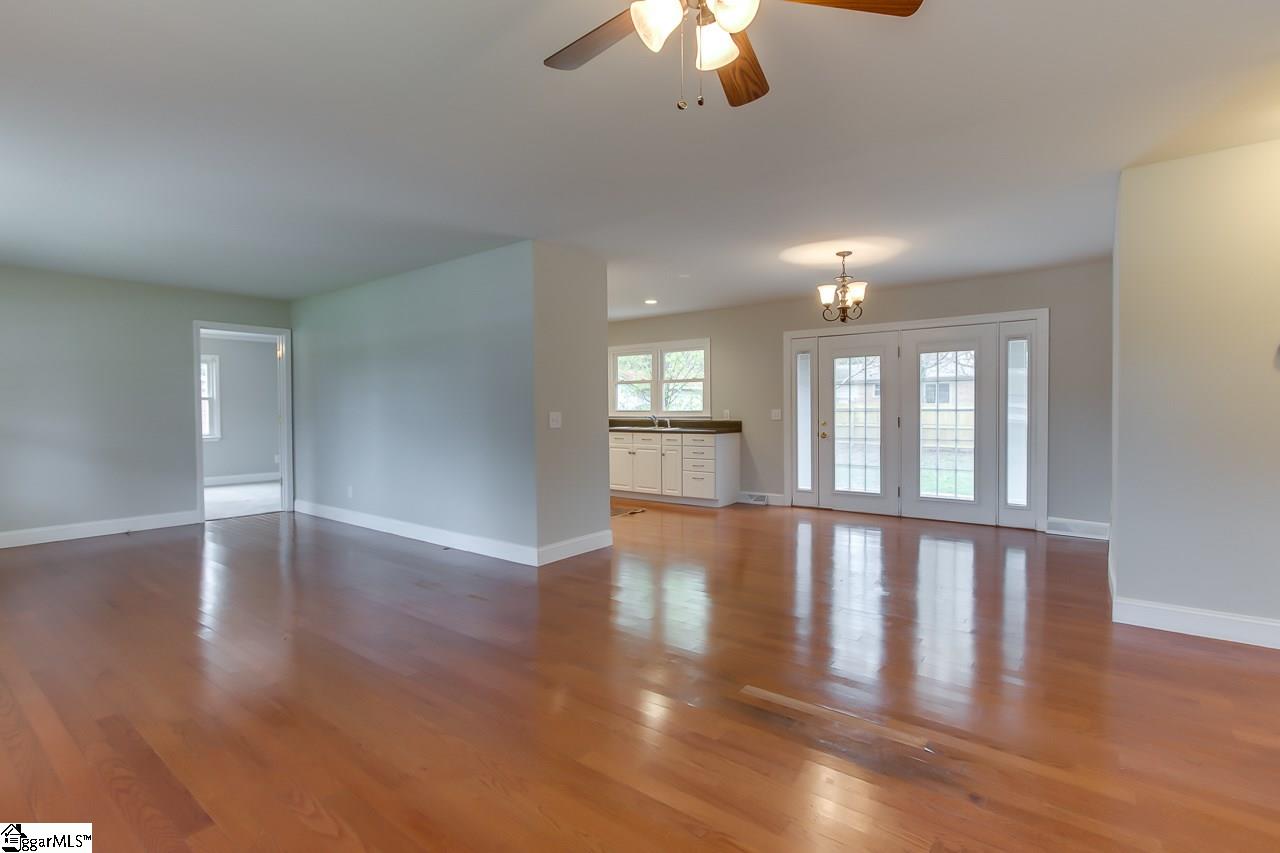 303 Mapleton Drive Greenville, SC 29607 - Photo 9 of 31