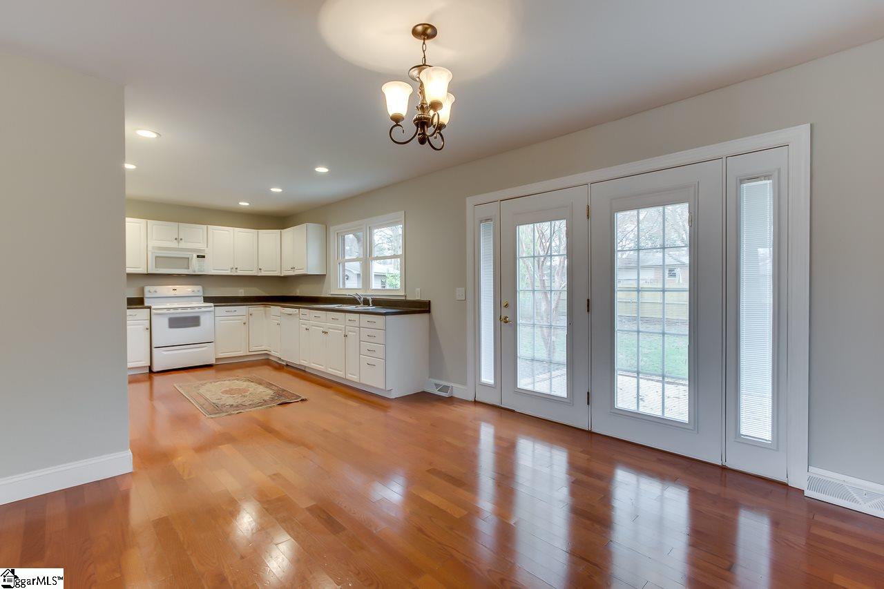 303 Mapleton Drive Greenville, SC 29607 - Photo 10 of 31