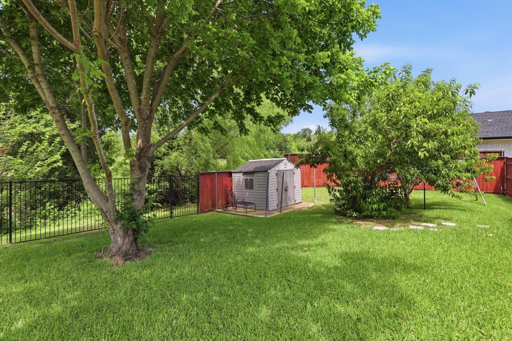 2613 Country Valley Road Garland, TX 75043 - Photo 34 of 40 Gallery Image 34