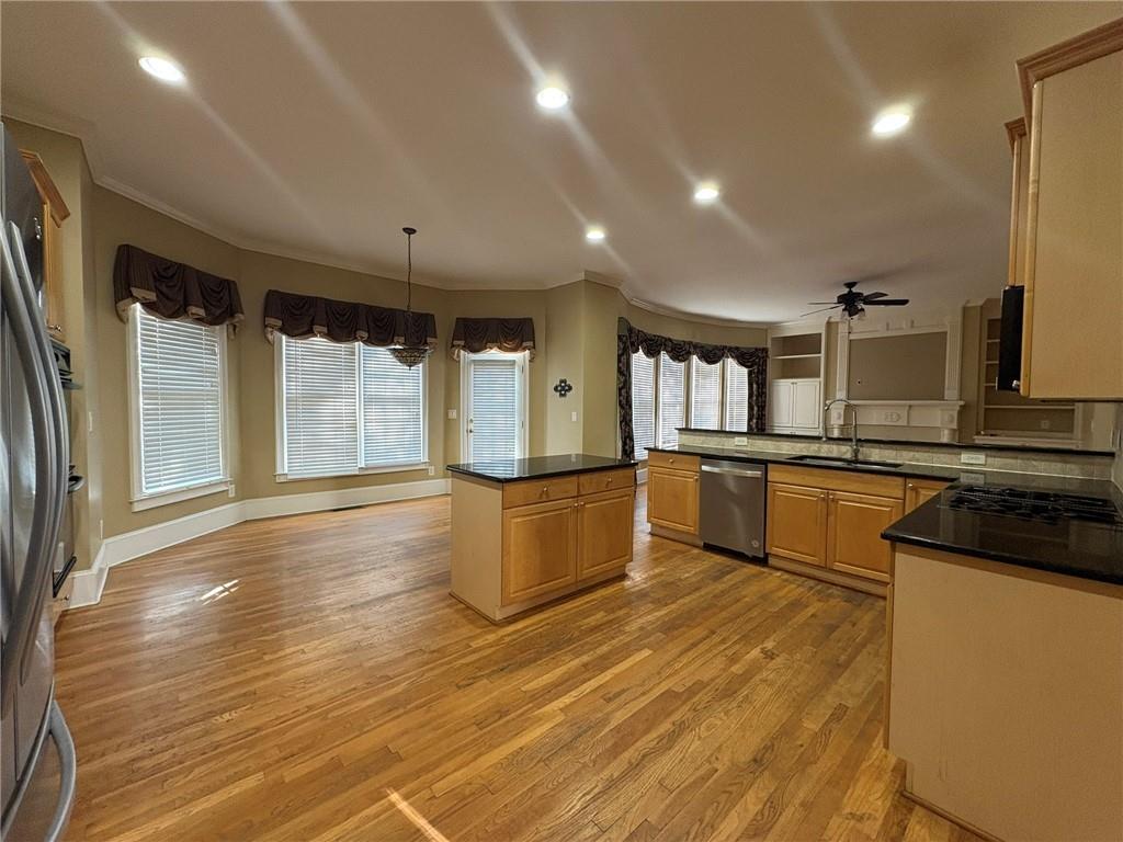 5930 Abbotts Run Trail Duluth, GA 30097 - Photo 4 of 32 a large kitchen with stainless steel appliances a large counter top a stove and a refrigerator