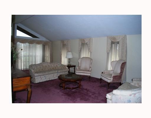 476 Denny Road Valencia, PA 16059 - Photo 4 of 17 Living Room.