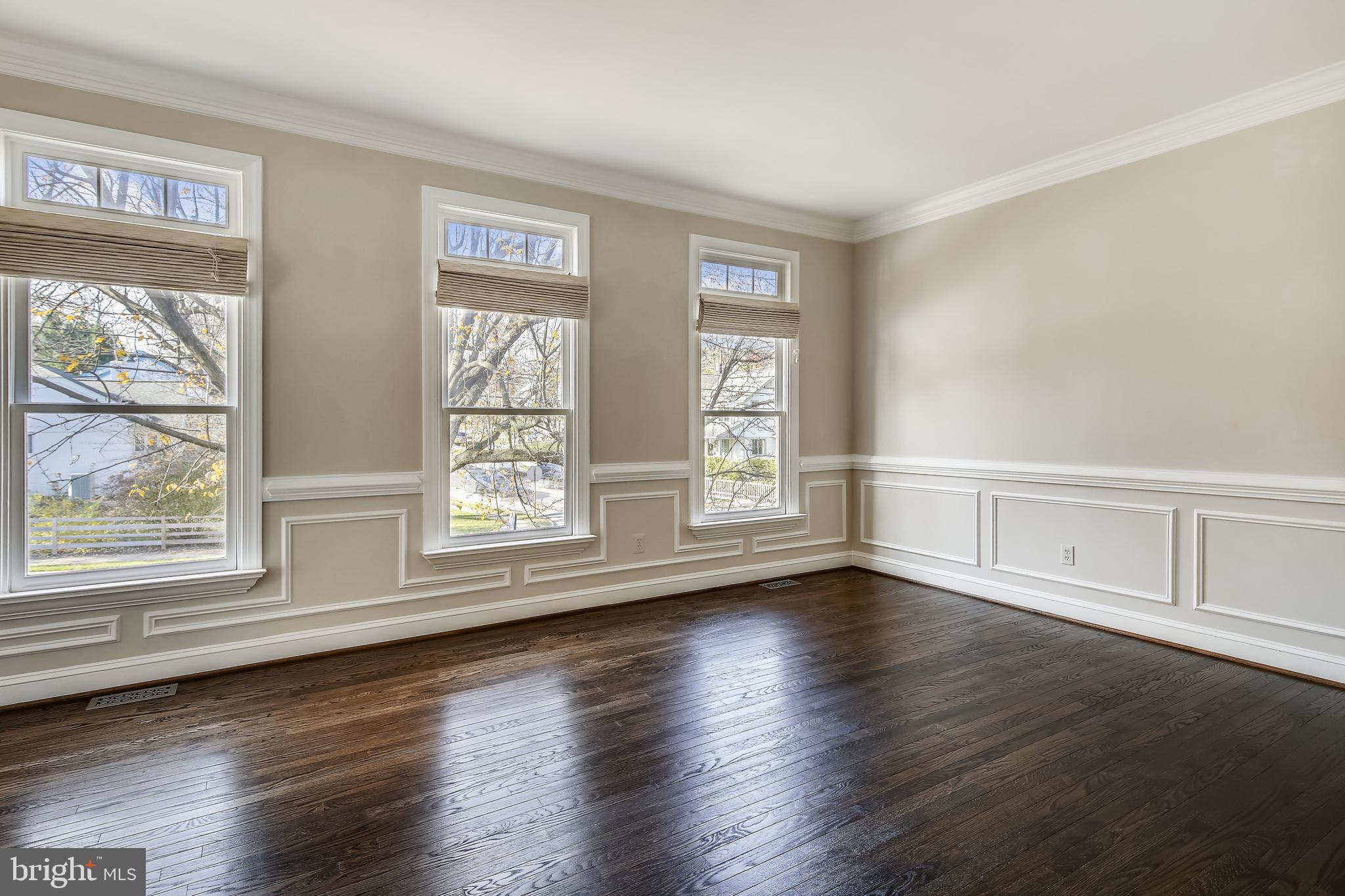 2819 Russell Road Alexandria, VA 22305 - Photo 22 of 85 Living Room