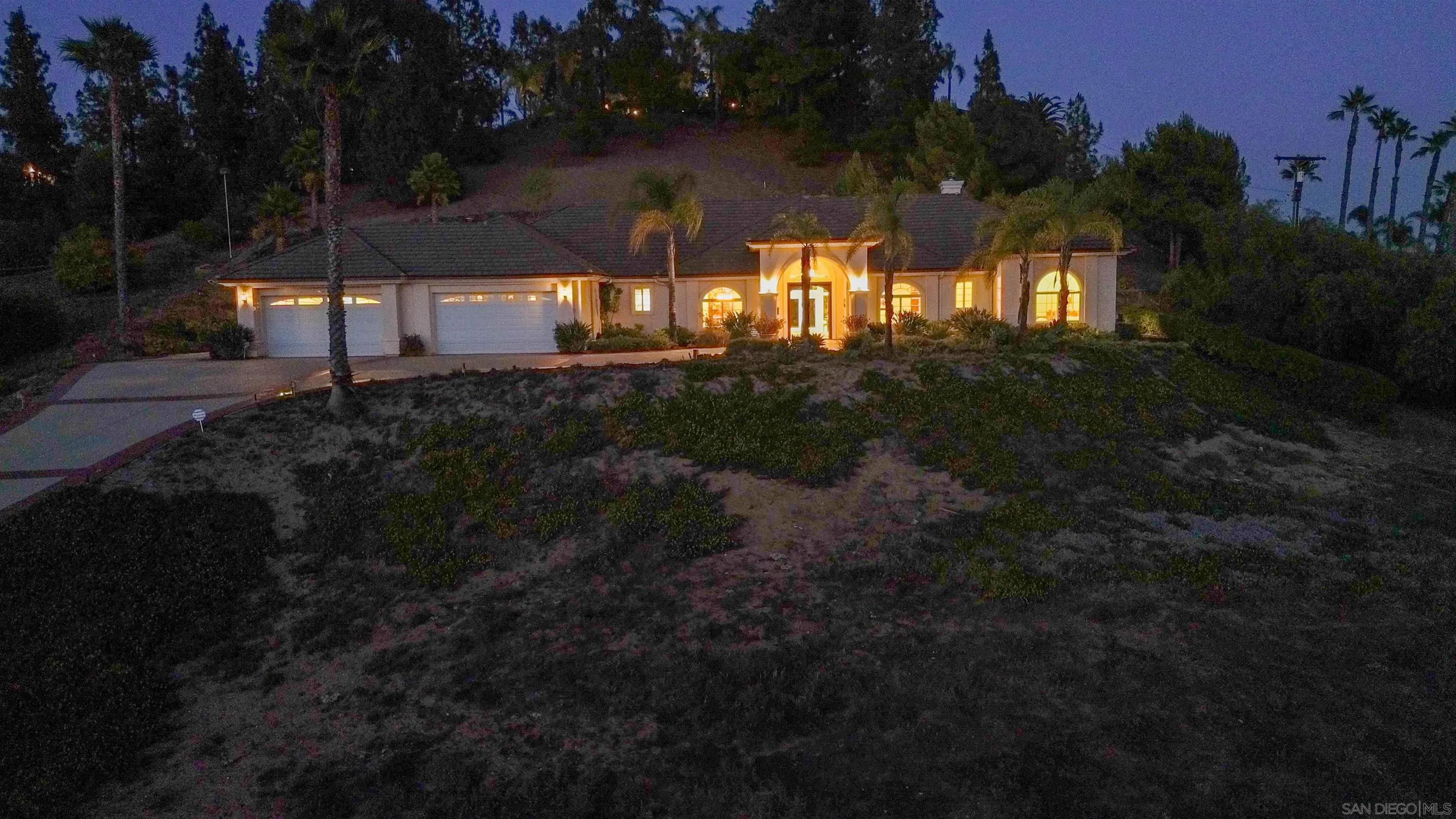 246 Yucca Road Fallbrook, CA 92028 - Photo 64 of 68 a view of a backyard of the house