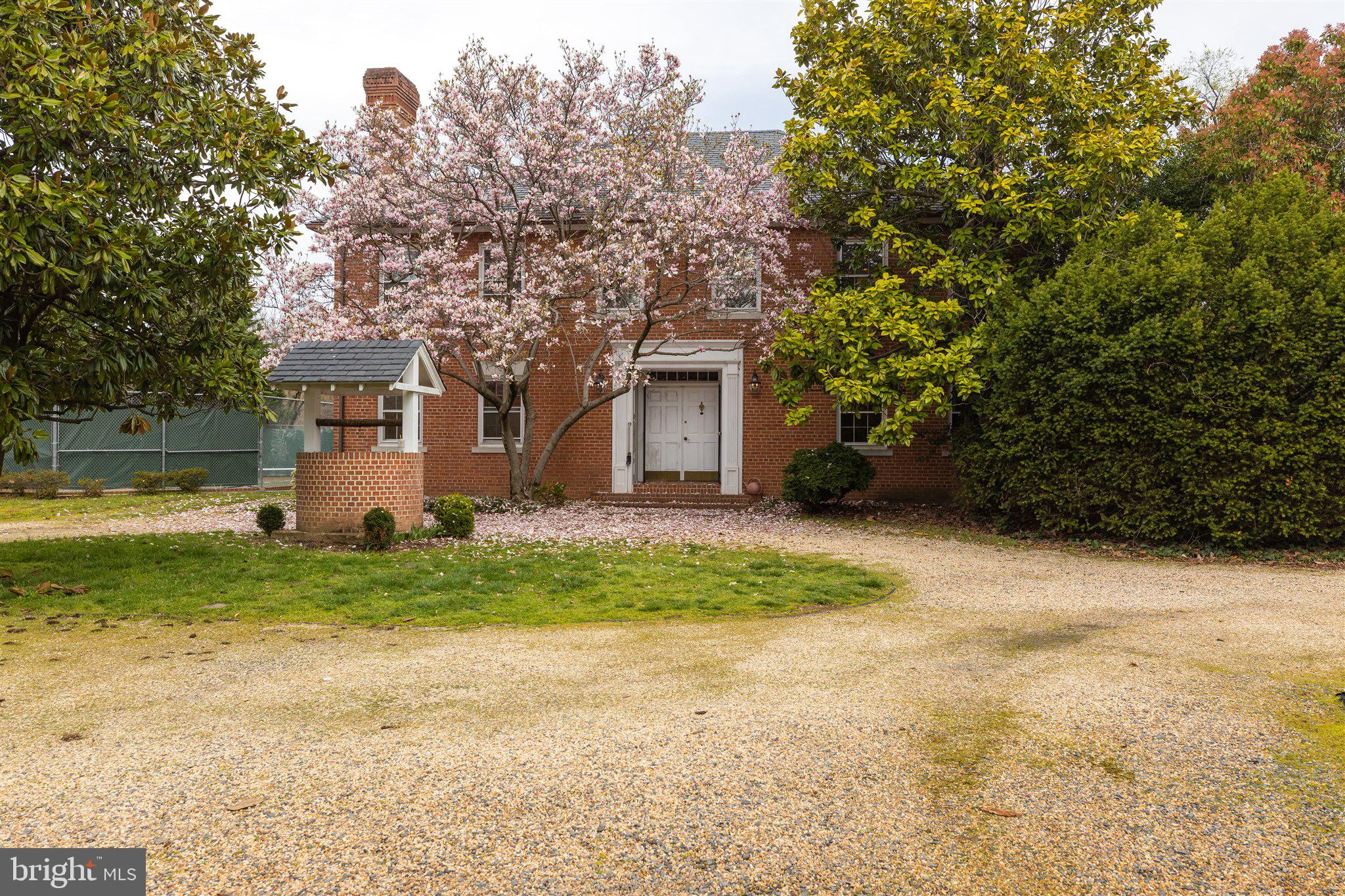 4421 Seminary Road Alexandria, VA 22304 - Photo 5 of 101 Front Driveway