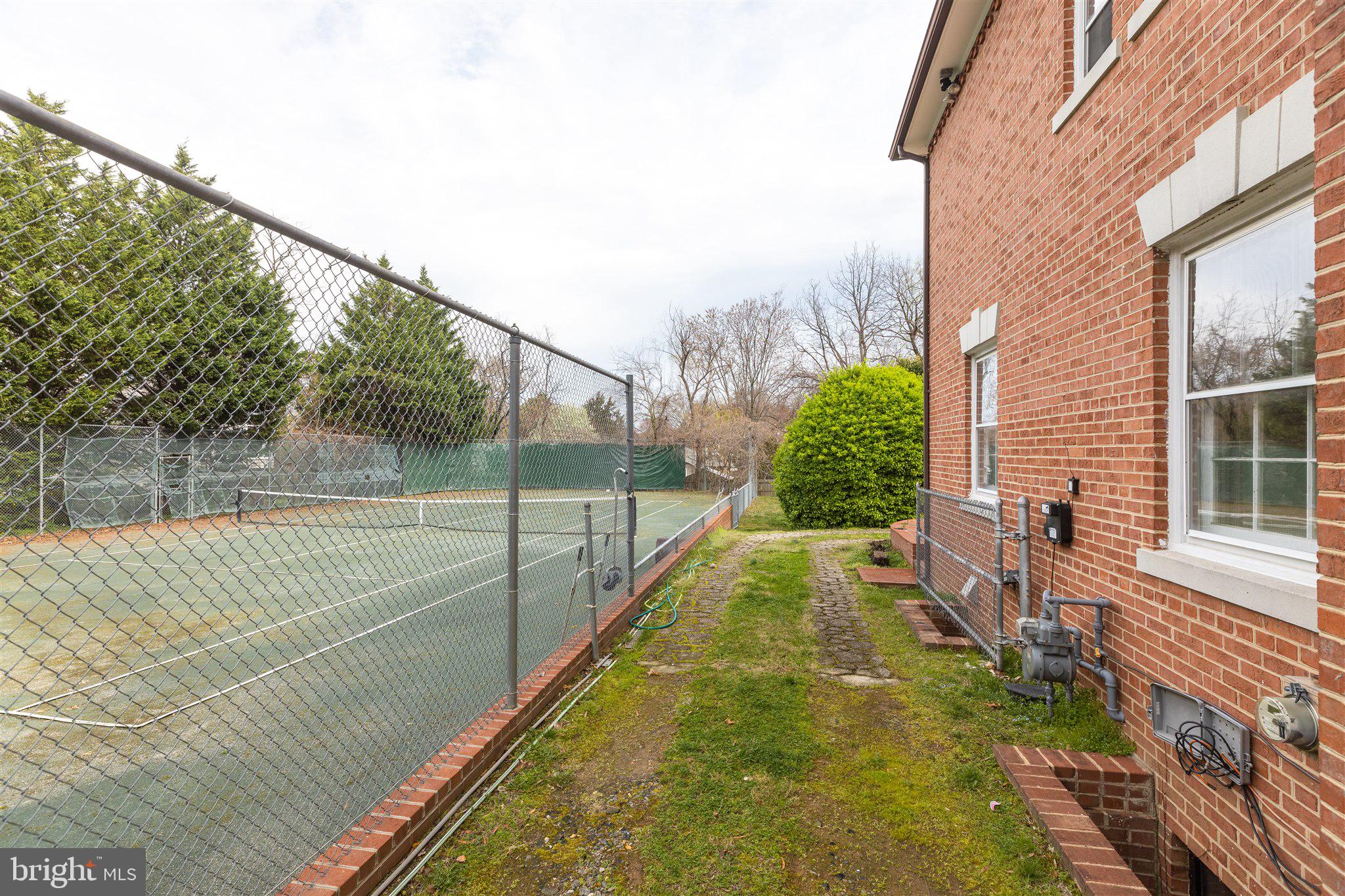 4421 Seminary Road Alexandria, VA 22304 - Photo 78 of 101 Side / Tennis Court