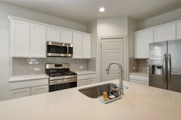 $2,000 | 253 Deserti Road, Leander, TX 78641