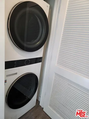 a close up view of washer and dryer