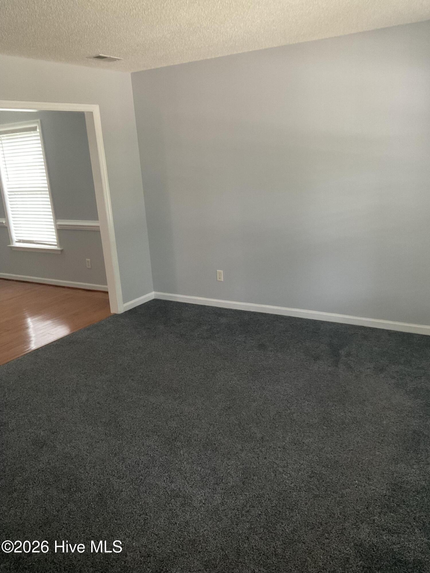 529 Raintree Road Jacksonville, NC 28540 - Photo 3 of 27 Living Room